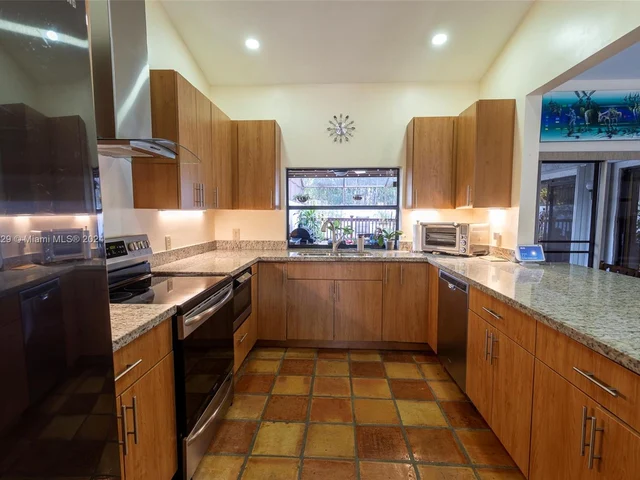 16818 Royal Poinciana Dr, Weston FL 33326