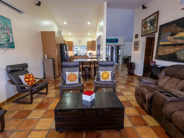 16818 Royal Poinciana Dr, Weston FL 33326