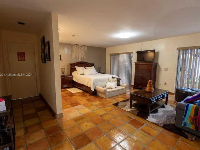 16818 Royal Poinciana Dr, Weston FL 33326