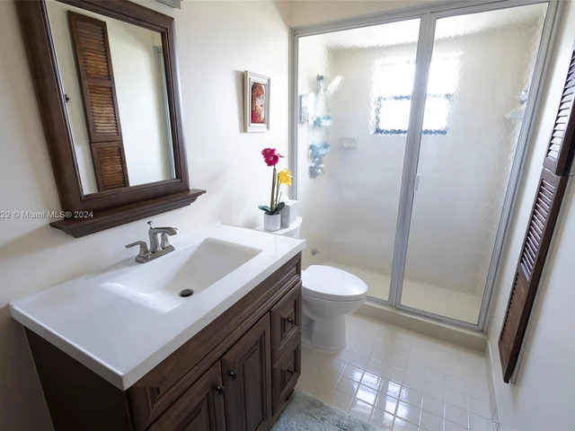 16818 Royal Poinciana Dr, Weston FL 33326