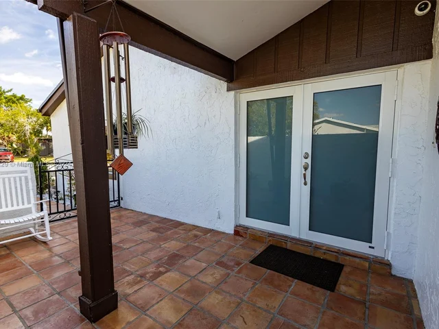 16818 Royal Poinciana Dr, Weston FL 33326