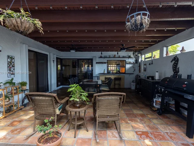 16818 Royal Poinciana Dr, Weston FL 33326