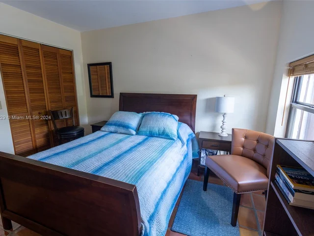 16818 Royal Poinciana Dr, Weston FL 33326