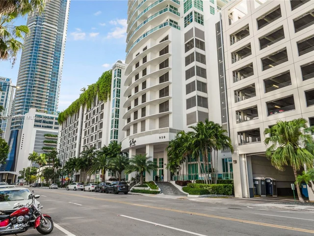 950 Brickell Bay Dr # 3008, Miami FL 33131