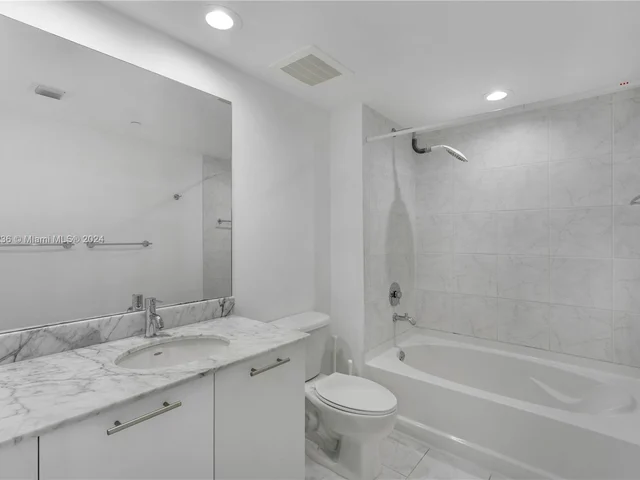 950 Brickell Bay Dr # 3008, Miami FL 33131