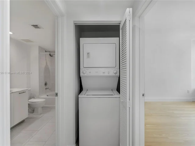 950 Brickell Bay Dr # 3008, Miami FL 33131