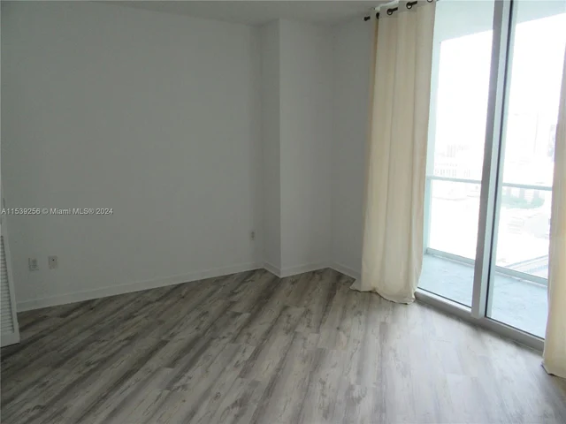 300 S Biscayne Blvd # 2805, Miami FL 33131