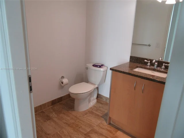 300 S Biscayne Blvd # 2805, Miami FL 33131