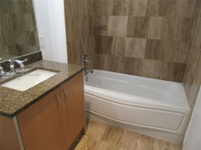 300 S Biscayne Blvd # 2805, Miami FL 33131