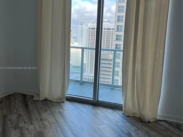300 S Biscayne Blvd # 2805, Miami FL 33131