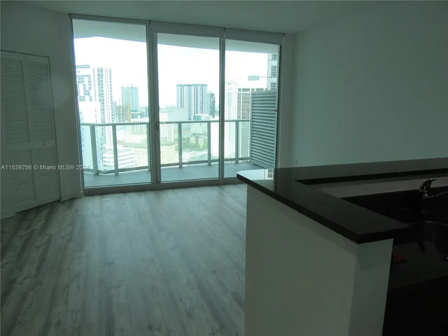 300 S Biscayne Blvd # 2805, Miami FL 33131