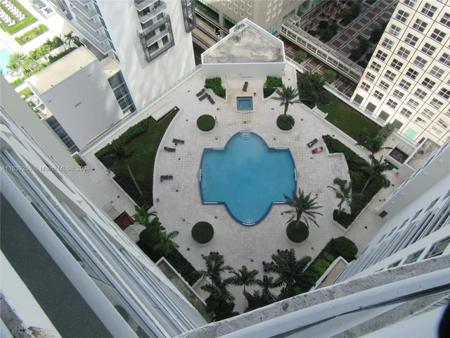 300 S Biscayne Blvd # 2805, Miami FL 33131