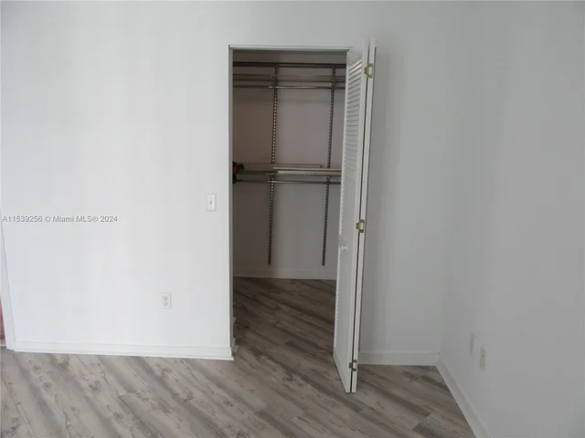 300 S Biscayne Blvd # 2805, Miami FL 33131