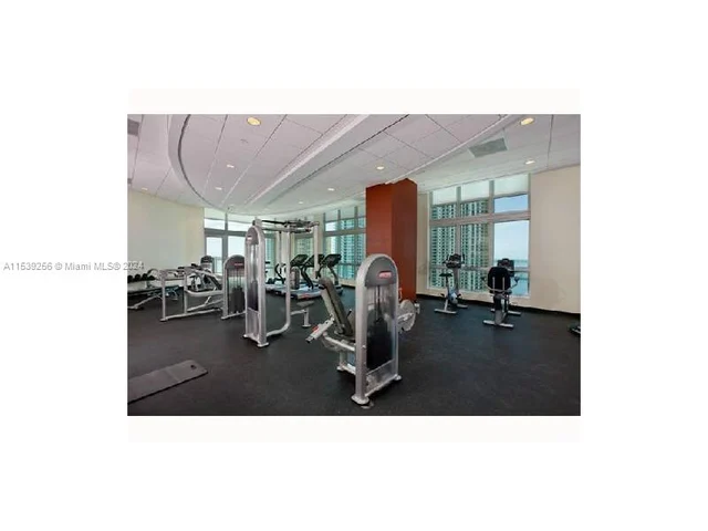 300 S Biscayne Blvd # 2805, Miami FL 33131