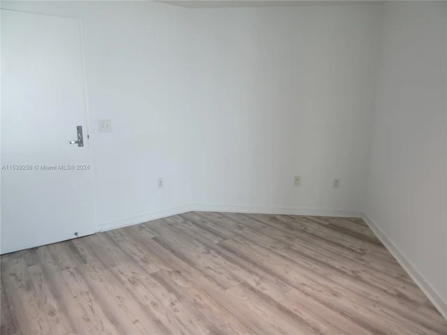 300 S Biscayne Blvd # 2805, Miami FL 33131