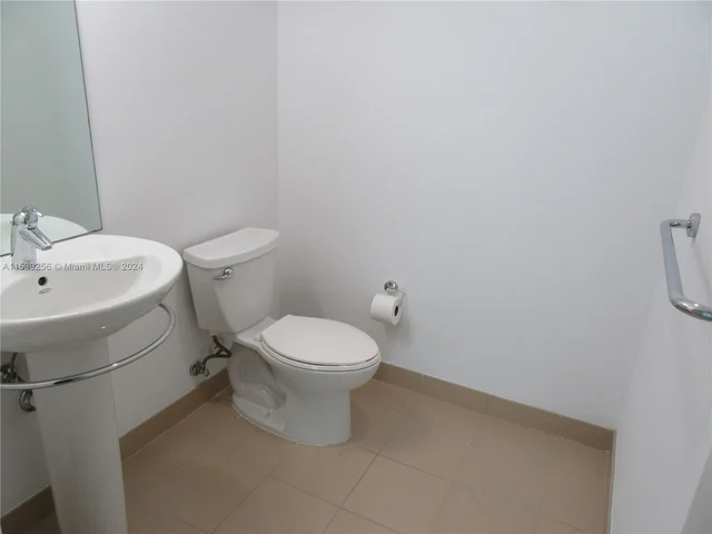 300 S Biscayne Blvd # 2805, Miami FL 33131