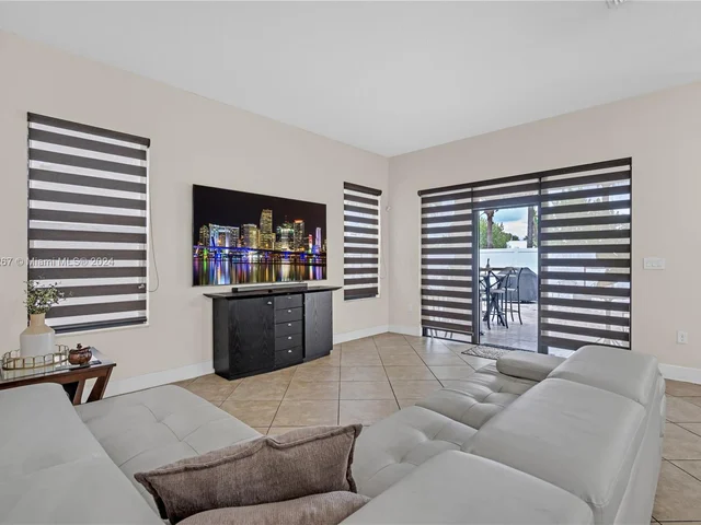 9715 W 32nd Ln, Hialeah FL 33018