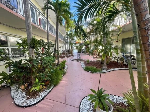 8040 Tatum Waterway Dr # 7, Miami Beach FL 33141