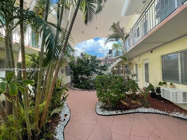 8040 Tatum Waterway Dr # 7, Miami Beach FL 33141