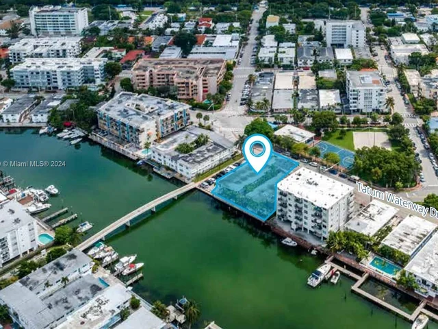 8040 Tatum Waterway Dr # 7, Miami Beach FL 33141