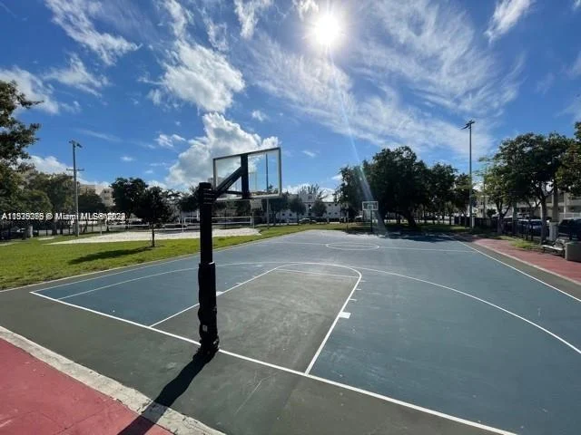 8040 Tatum Waterway Dr # 7, Miami Beach FL 33141