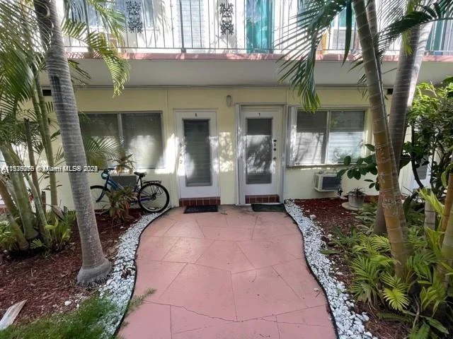 8040 Tatum Waterway Dr # 7, Miami Beach FL 33141