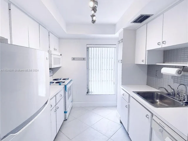 110 Salamanca Ave # 303, Coral Gables FL 33134