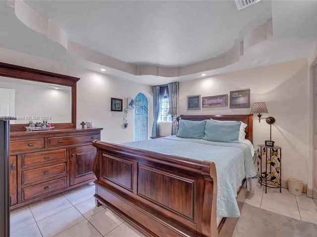 101 NE 51st St, Oakland Park FL 33334