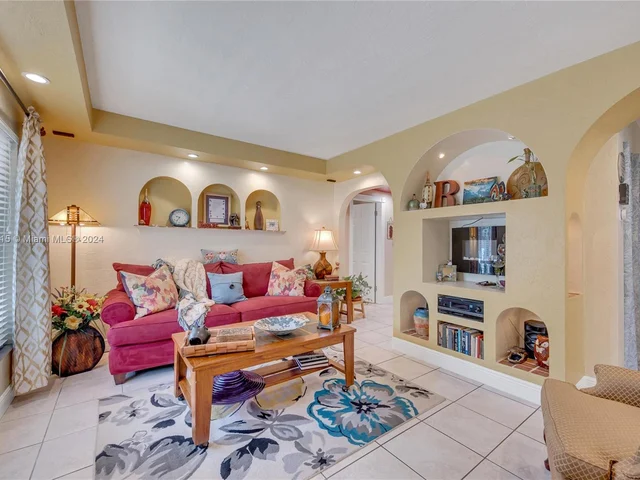 101 NE 51st St, Oakland Park FL 33334