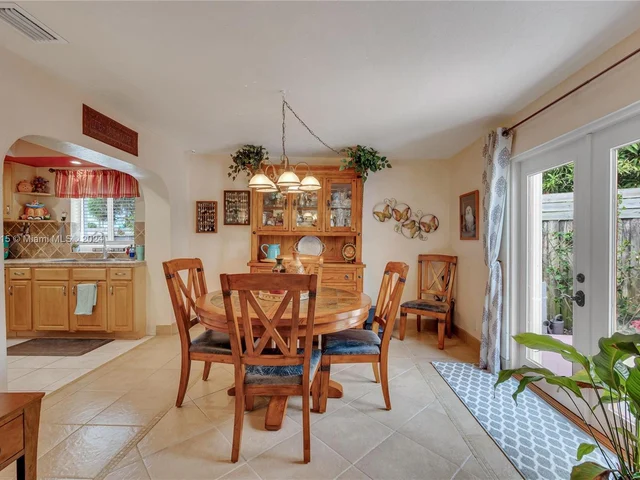 101 NE 51st St, Oakland Park FL 33334