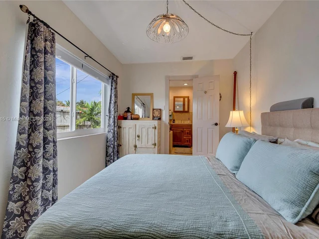 101 NE 51st St, Oakland Park FL 33334