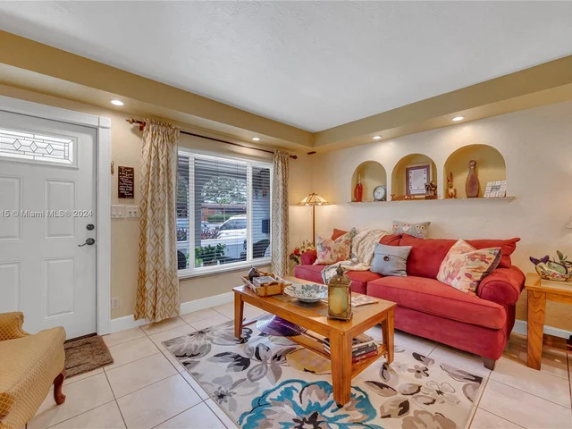 101 NE 51st St, Oakland Park FL 33334