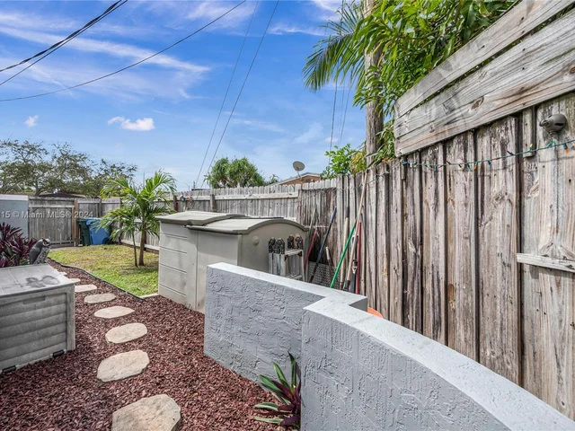 101 NE 51st St, Oakland Park FL 33334