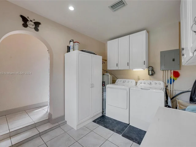 101 NE 51st St, Oakland Park FL 33334