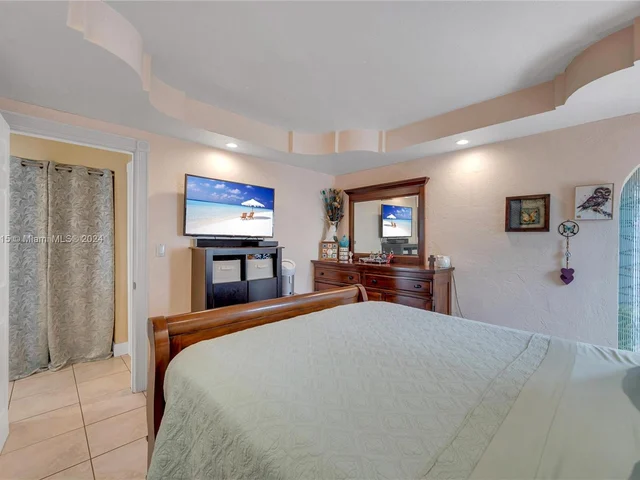 101 NE 51st St, Oakland Park FL 33334