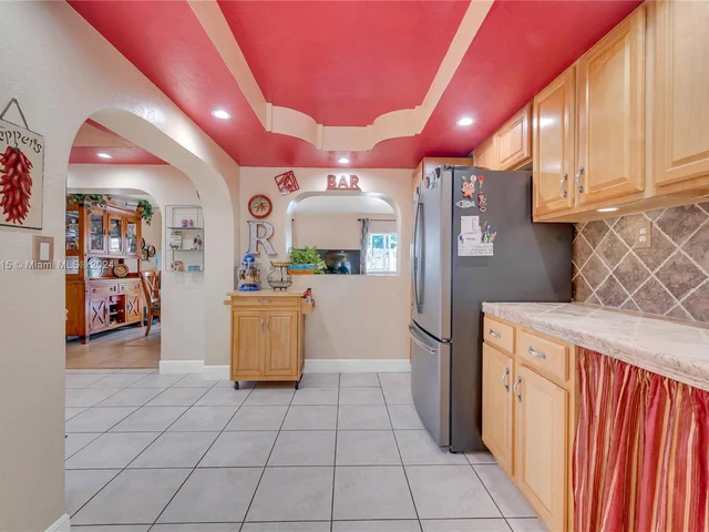 101 NE 51st St, Oakland Park FL 33334