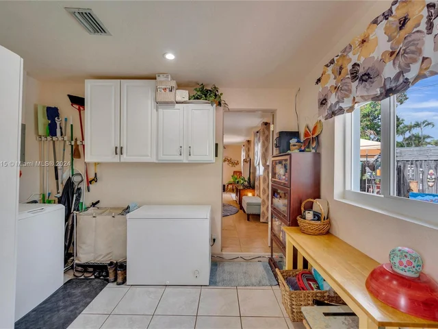 101 NE 51st St, Oakland Park FL 33334