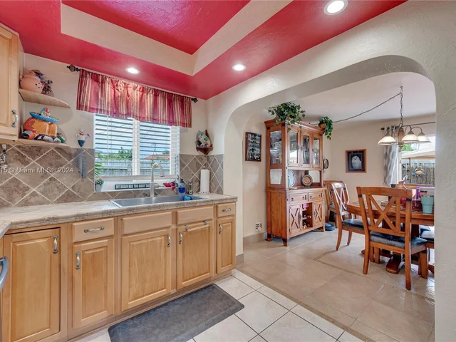 101 NE 51st St, Oakland Park FL 33334