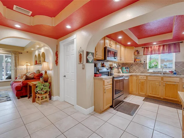 101 NE 51st St, Oakland Park FL 33334