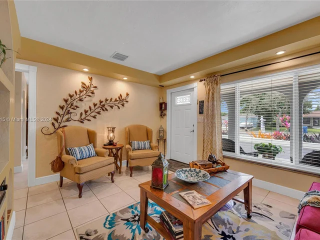 101 NE 51st St, Oakland Park FL 33334