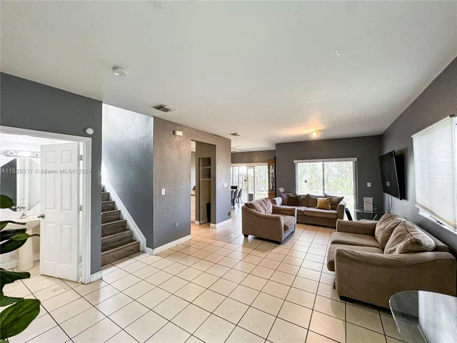 3449 NE 4th St, Homestead FL 33033