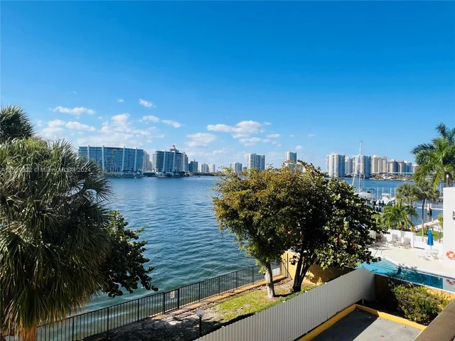 17878 N Bay Rd # 206, Sunny Isles Beach FL 33160