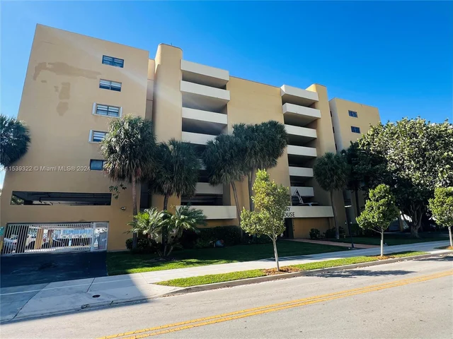17878 N Bay Rd # 206, Sunny Isles Beach FL 33160