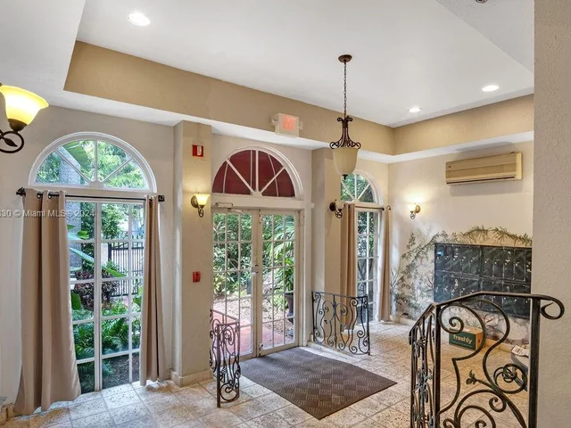 747 Michigan Ave # 204, Miami Beach FL 33139