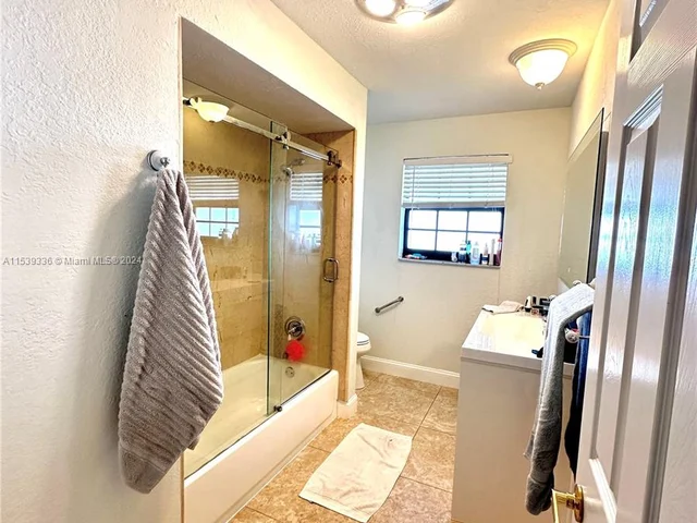 3908 Jefferson St, Hollywood FL 33021