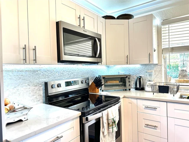 3908 Jefferson St, Hollywood FL 33021