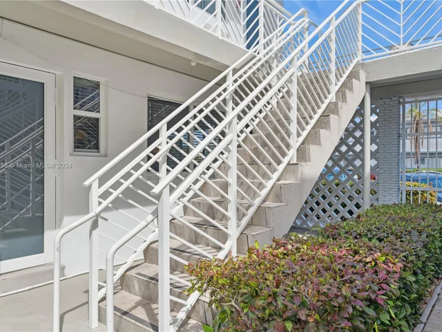 7440 Byron Ave # 1B, Miami Beach FL 33141