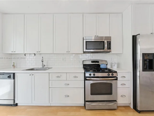 7440 Byron Ave # 1B, Miami Beach FL 33141