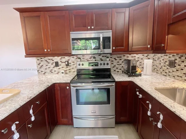 2921 N Waterford Dr N # 1, Deerfield Beach FL 33442