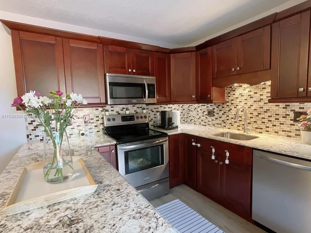 2921 N Waterford Dr N # 1, Deerfield Beach FL 33442